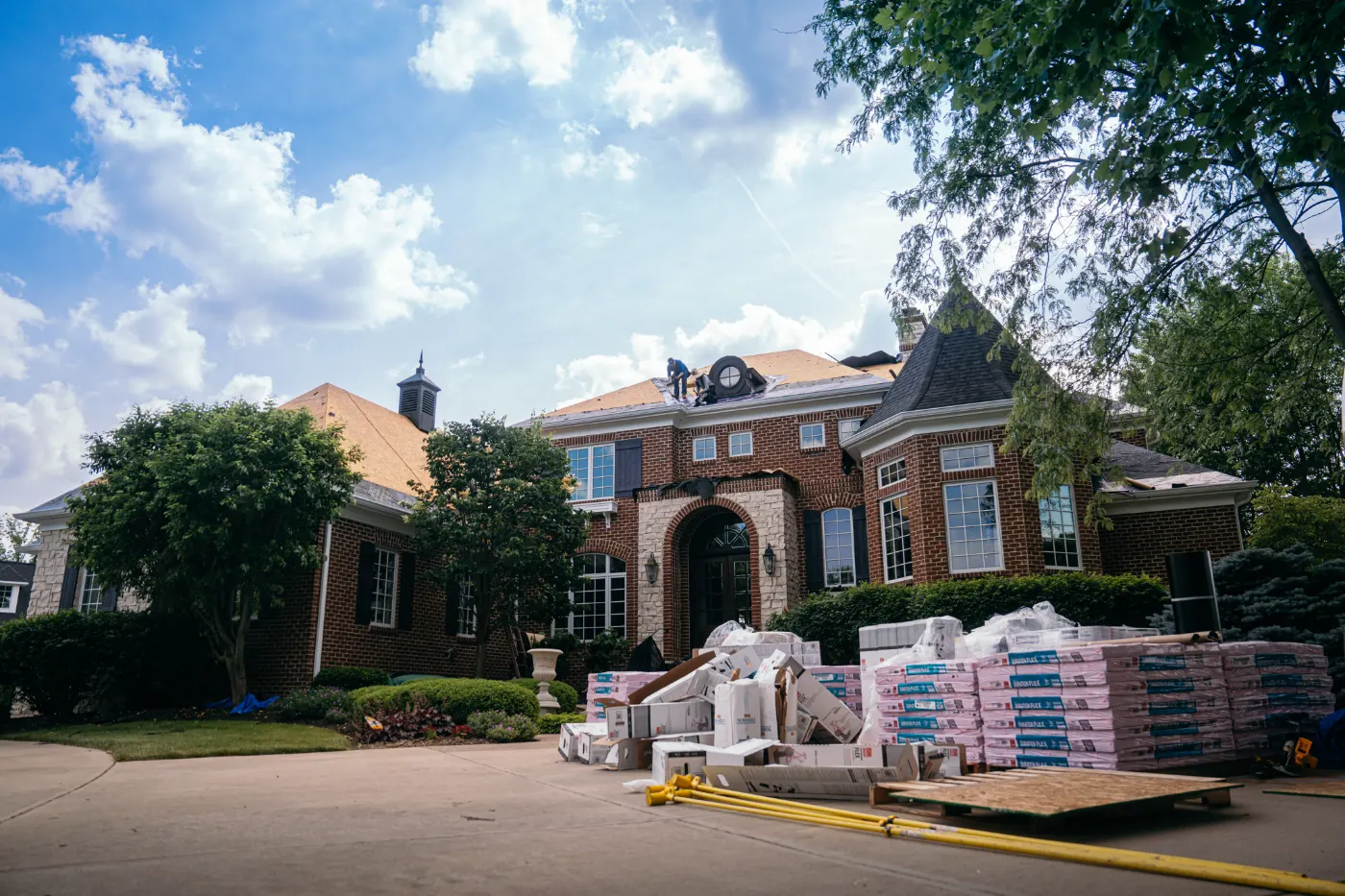 Manufacturer-certified roof installation in Kempton